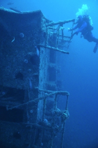  离开 James Barrie 的船头